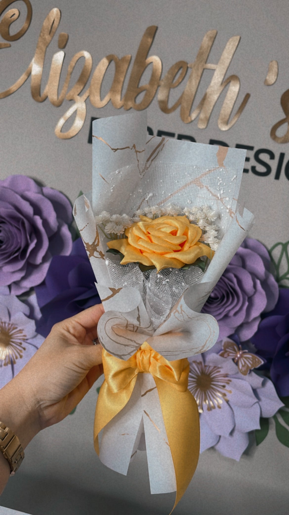 Bouquet of single Rosa Pomposa