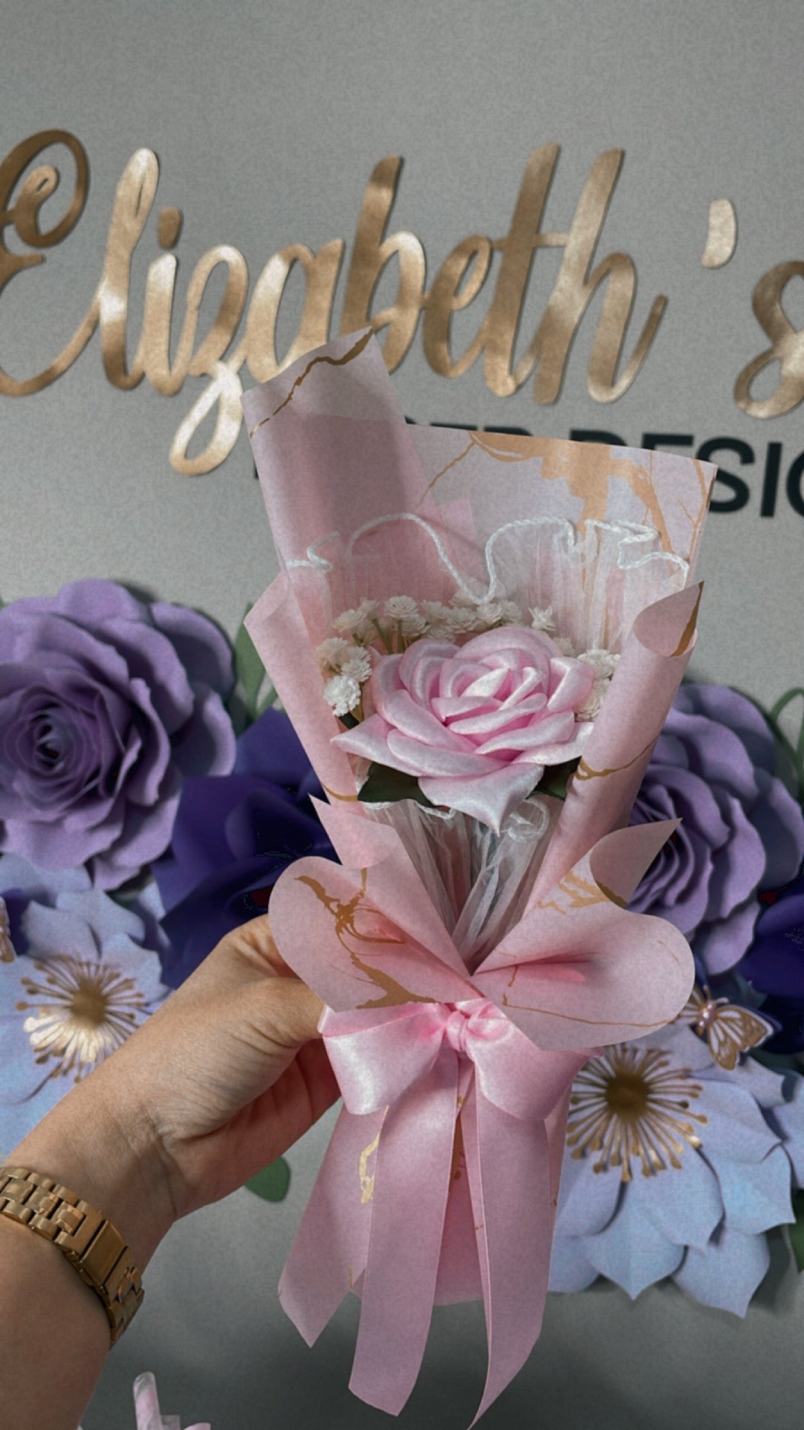 Bouquet of single Rosa Pomposa