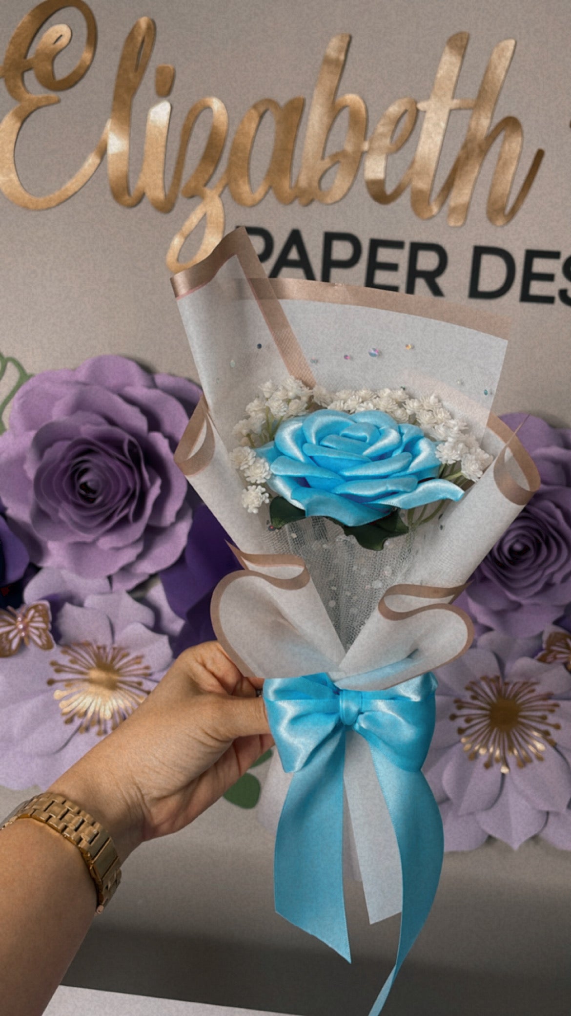 Bouquet of single Rosa Pomposa