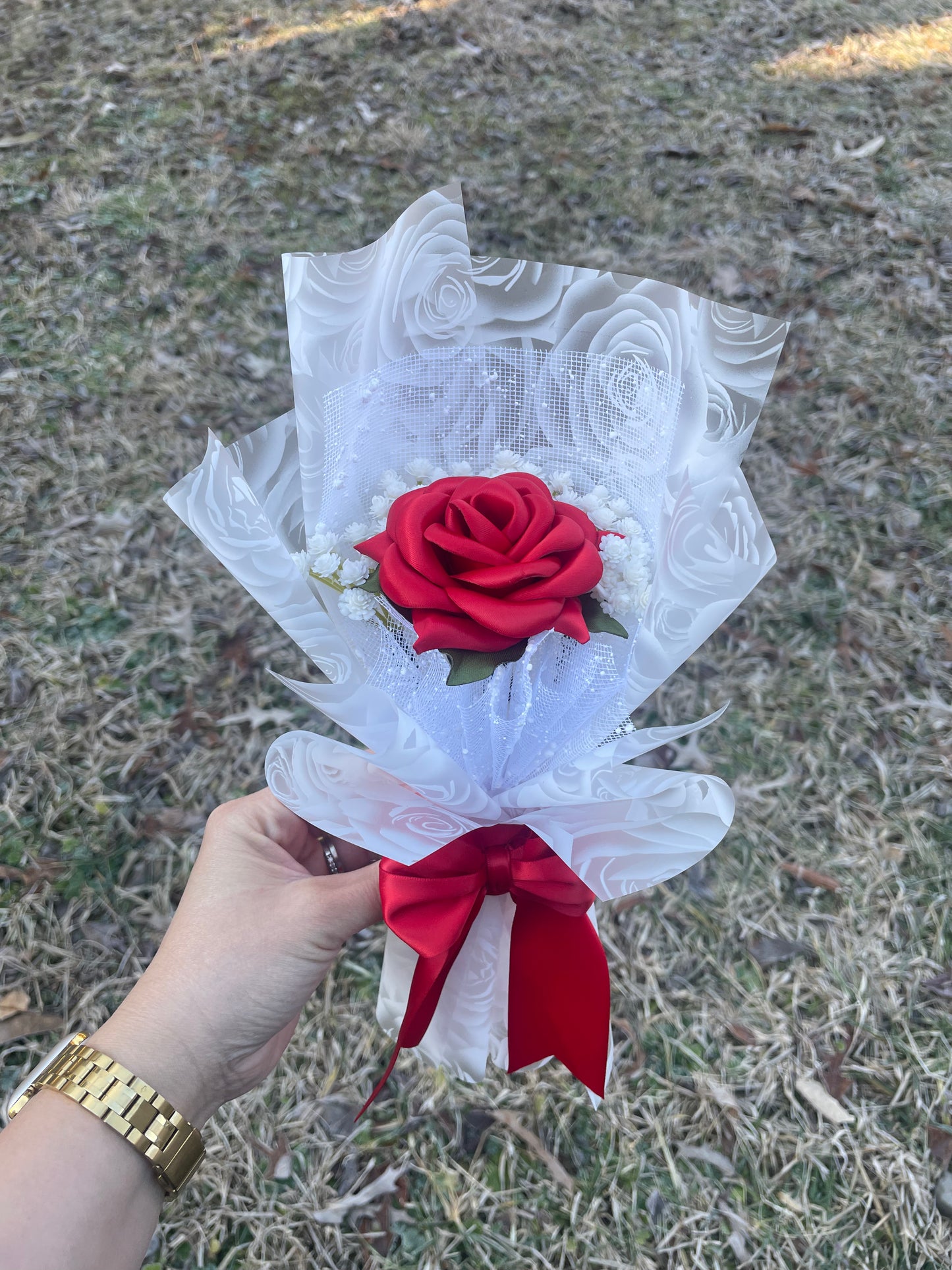 Bouquet of single Rosa Pomposa