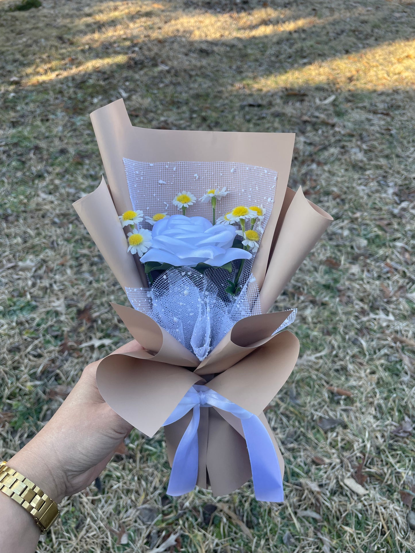 Bouquet of single Rosa Pomposa