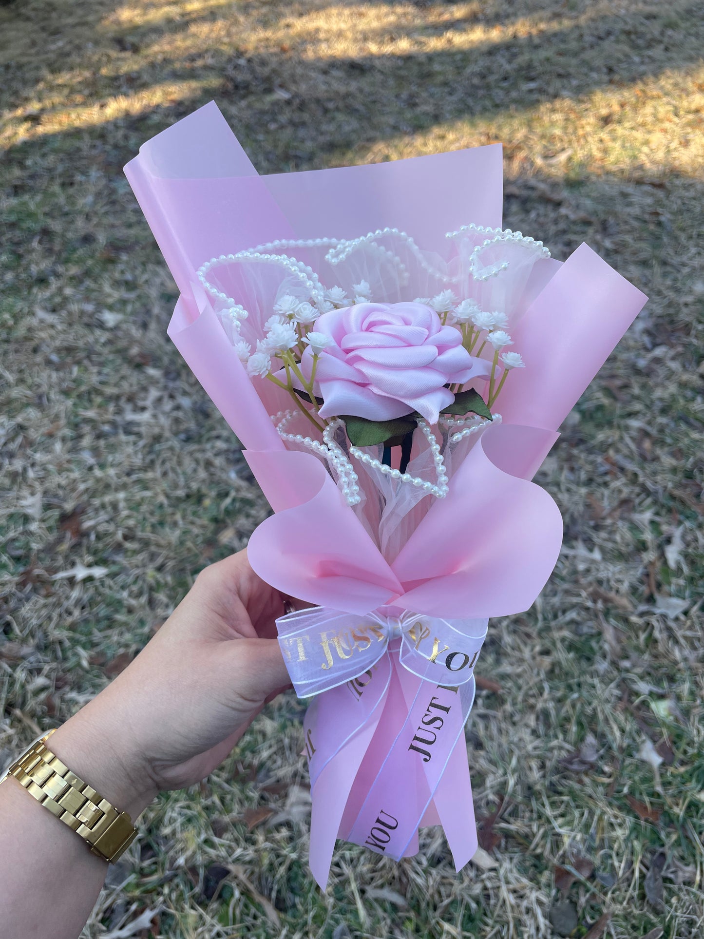 Bouquet of single Rosa Pomposa